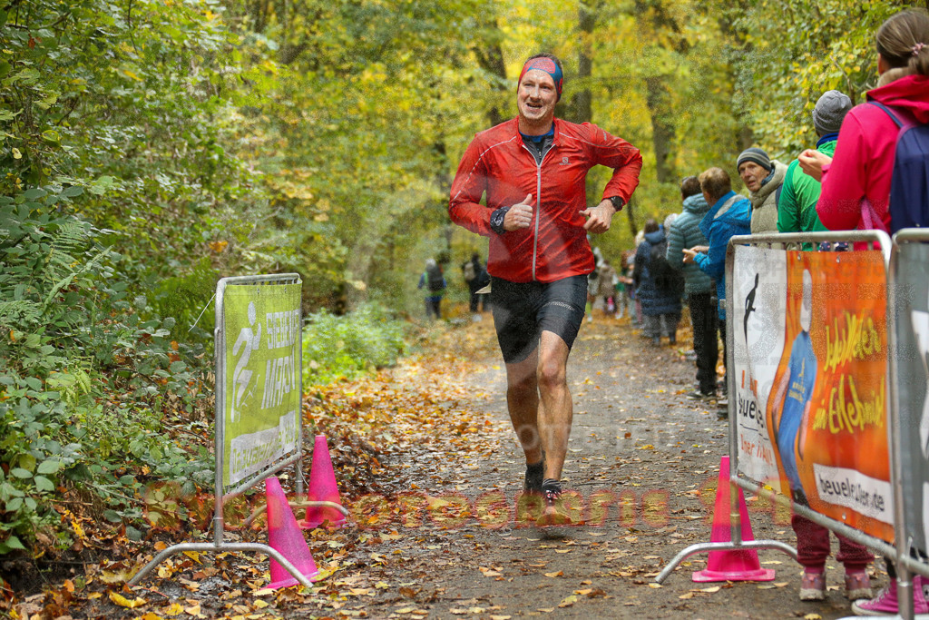 251026_1223_EX1_0245 | Sportfotografie im Rhein-Sieg Kreis, Köln, Bonn, NRW, Rheinland Pfalz, Hessen, etc. Unser Tätigkeitsfeld umfasst den Laufsport vom Volkslauf über den Marathon, Duathlon, Triathon bis zum Ultralauf wie Kölnpfad Ultra oder Schindertrail.