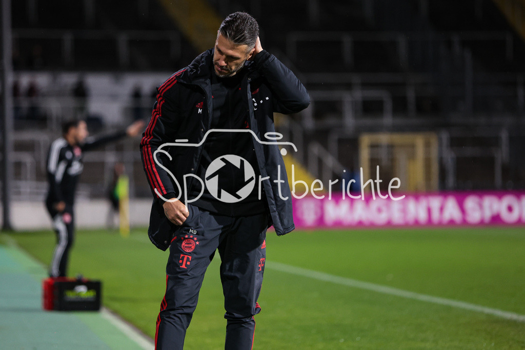 FC Bayern Amateure - 1. FC Nuernberg II | FCB Trainer Martin Demichelis in Aktion