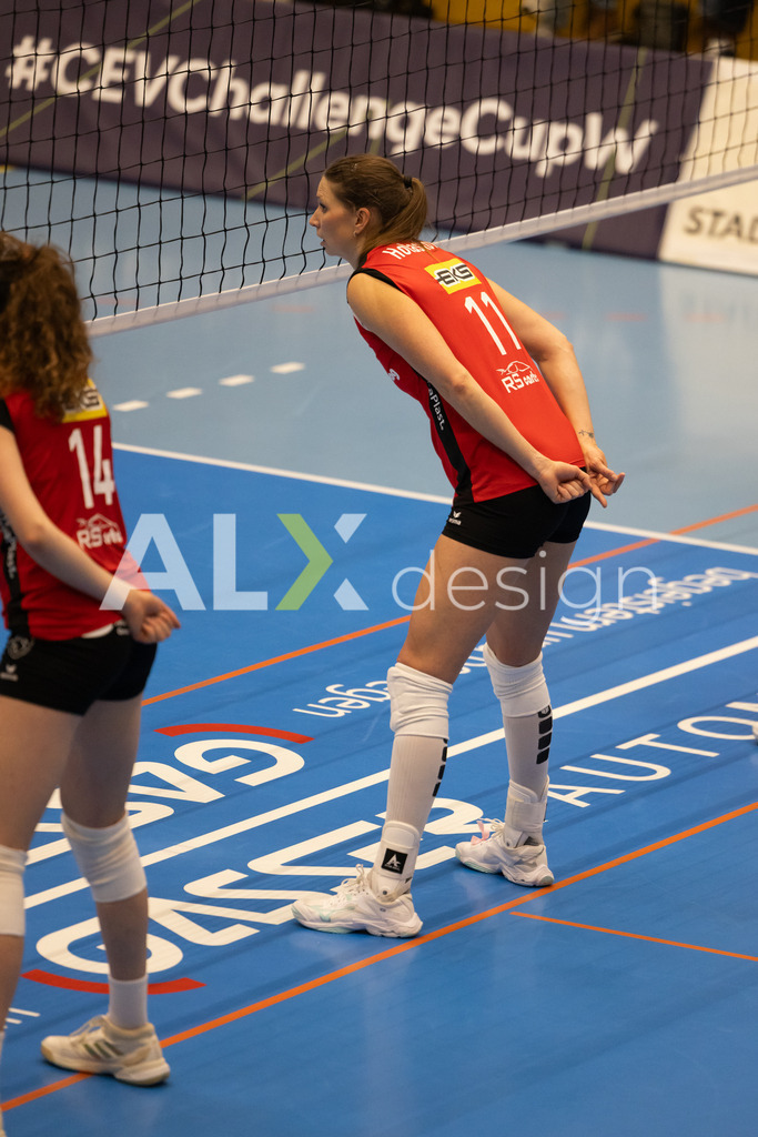 Volleyball I Frauen I Saison 2025-2026 I CEV Volleyball Challenge Cup 2026 | Women I 16th Finals I VC Kanti Schaffhausen - TJ Ostrava I 03.12.2025 | VC Kanti Schaffhausen - 11 Kateřina Holásková (CZ) – Mitte - Realisiert mit Pictrs.com