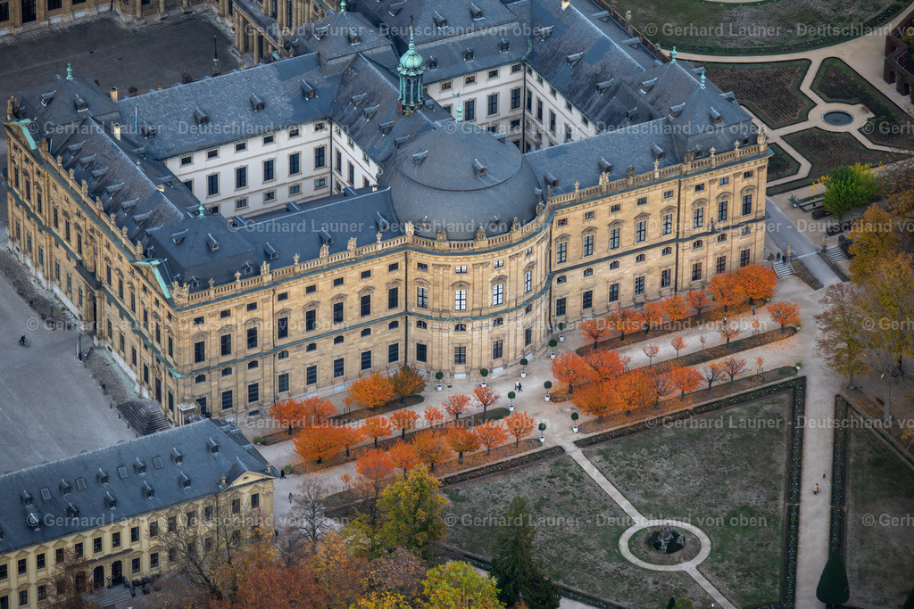3808546 | Würzburger Residenz ist ein barocker Schlossbau am Rande der Innenstadt von Würzburg, der 1720 begonnen wurde und bis 1744 vollendet war.