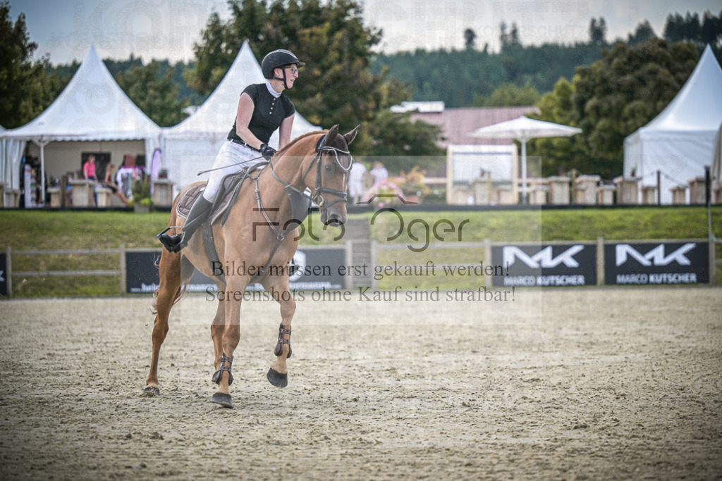 DOS_6717 | Entdecke hochwertige Reitturnierfotos von Foto Oger. Professionell, emotional und authentisch – jetzt Lieblingsmomente im Shop bestellen.Deutschlandweite Turnierfotografie. - Realisiert mit Pictrs.com