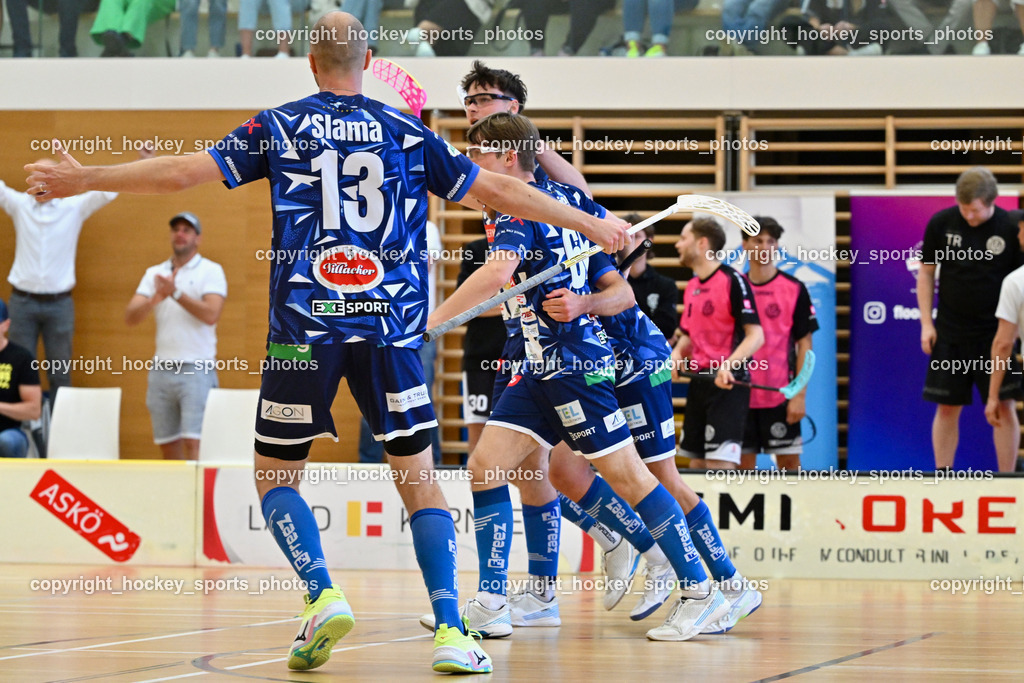 VSV Unihockey vs. Wiener Floorball Verein | #13 Jan Sláma VSV Unihockey, #66 Jakob Rainer VSV Unihockey, Jubel VSV Unihockey Mannschaft, VSV Unihockey vs. Wiener Floorball Verein, VSV Unihockey vs. Wiener Floorball Verein am 18.05.2025 in Villach (Ballspielhalle St. Martin), Austria, (Photo by Bernd Stefan)