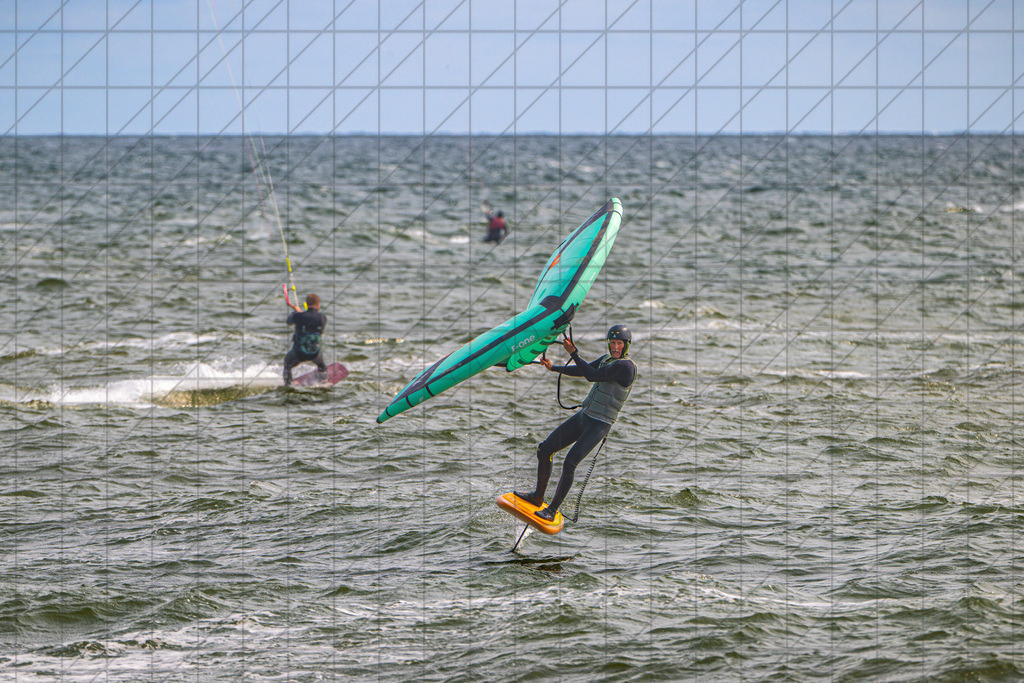 Windsurfing; div. unknown People | Hvide Sande, Denmark, 08.06.25: Windsurfing; div. unknown People —  CREDIT:www.bullenfotos.de, Martin König, Hörner Weg 40, D-49078 Osnabrück, +4917663732967 — Nutzung und Weitergabe nur zu den vereinbarten Zwecken. Presseanfragen an Ersteller. Alle Rechte beim Ersteller. Honorierung nach MFM. - Realisiert mit Pictrs.com