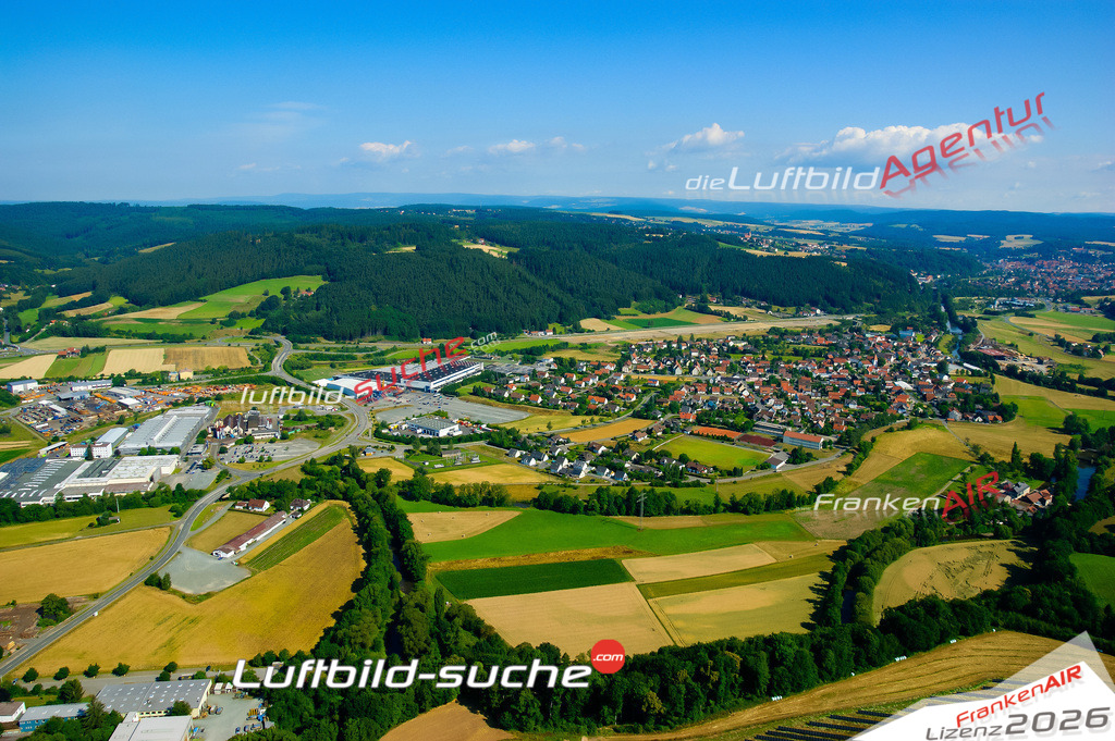Die Luftaufnahme Neuses - Kronach wurde vom UL-Flugzeug (keine Drohne) aus fotografiert.Hohe Druck- Auflösung-die Geschenkidee!