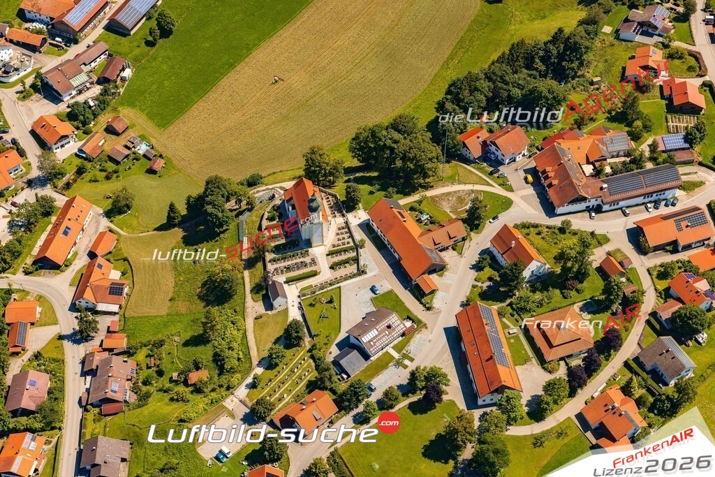Luftaufnahme der Stadt Wildsteig - Die Luftaufnahme wurde 2025 vom UL-Flugzeug heraus erstellt ( keine Drohne ) - Hochauflösende Luftaufnahme - für professionelle Ausdrucke geeignet. Die Geschenkidee !Mit Lizenz und Bildrechte bestellbar