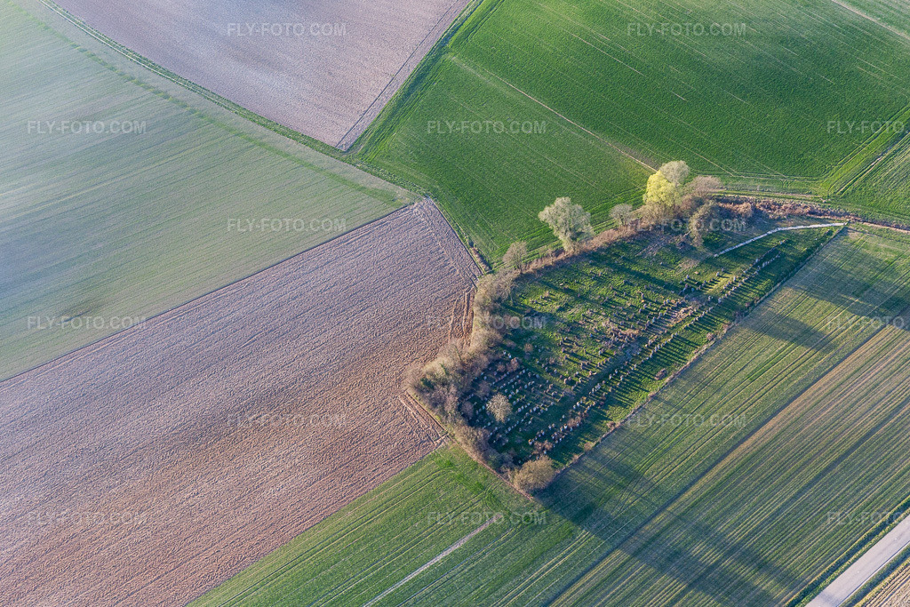 Aerial view: Old Jewish cemetery in Trimbach in the state Bas-Rhin, France. – Photo: IMG_097829.jpg taken on 03/27/2017 by Werner Riehm/FLY-FOTO.com – Resolution of the original: 4688 x 3125 px