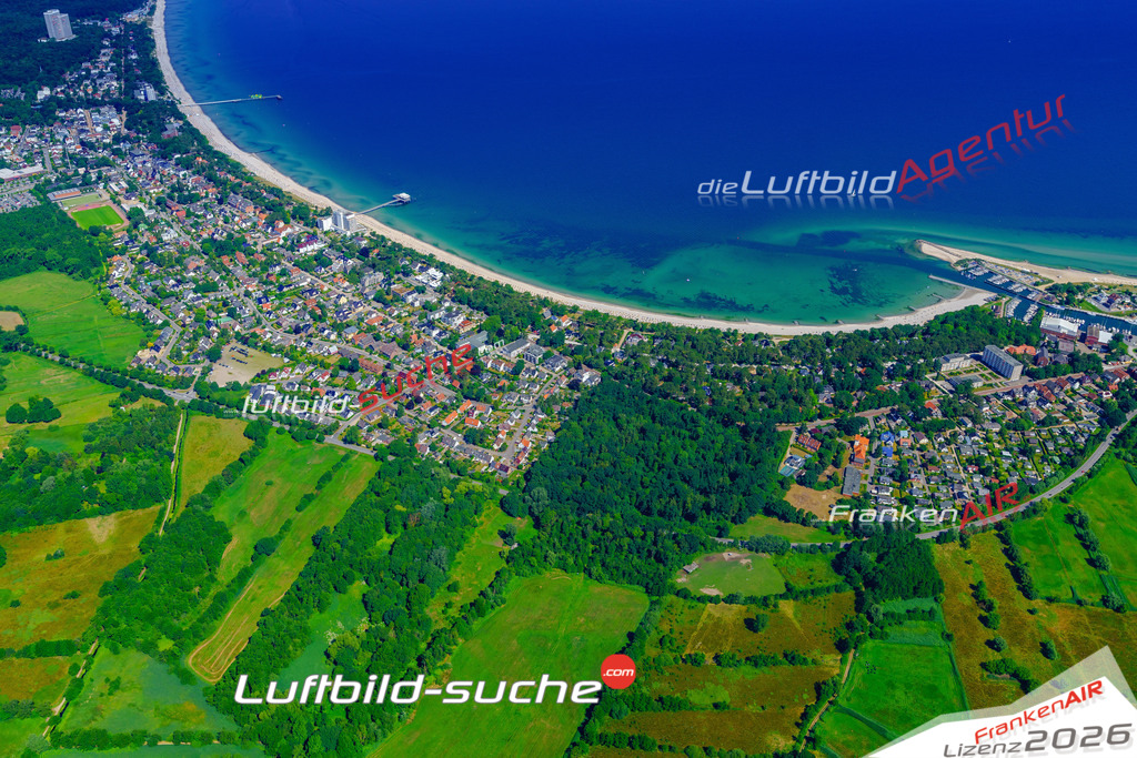 Das Luftbild der Stadt Timmendorfer Strand wurde 2018 vom Flugzeug heraus erstellt (keine Drohne) Aufnahmehöhe ca.400 Meter- hohe Auflösung für beste Druck-Qualität