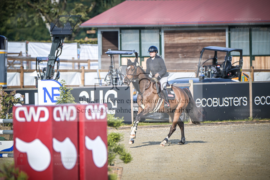 DOS_8379 | Entdecke hochwertige Reitturnierfotos von Foto Oger. Professionell, emotional und authentisch – jetzt Lieblingsmomente im Shop bestellen. - Realisiert mit Pictrs.com