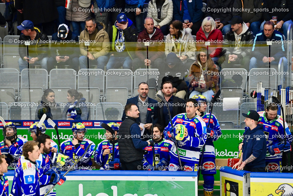 EC IDM WÄRMEPUMPEN VSV vs. Steinbach Black Wings Linz | Spielerbank EC VSV, Pierre Allard Headcoach EC VSV, #9 Alexander Rauchenwald EC VSV, Christoph Apoloner Equipment Manager EC VSV, EC IDM WÄRMEPUMPEN VSV vs. Steinbach Black Wings Linz, EC IDM WÄRMEPUMPEN VSV vs. Steinbach Black Wings Linz am 04.03.2026 in Villach (Stadthalle Villach), Austria, (Photo by Bernd Stefan)