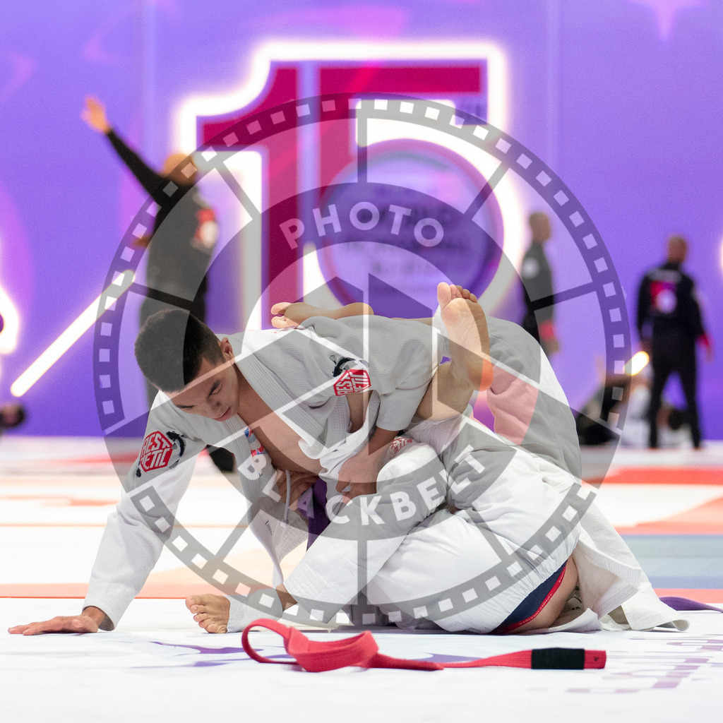 20231109PBB5075 | Fighters compete during the AJP World Professional Championship in the Mubadala Arena in Abu Dhabi, Arab United Emirates, on November 9, 2023.