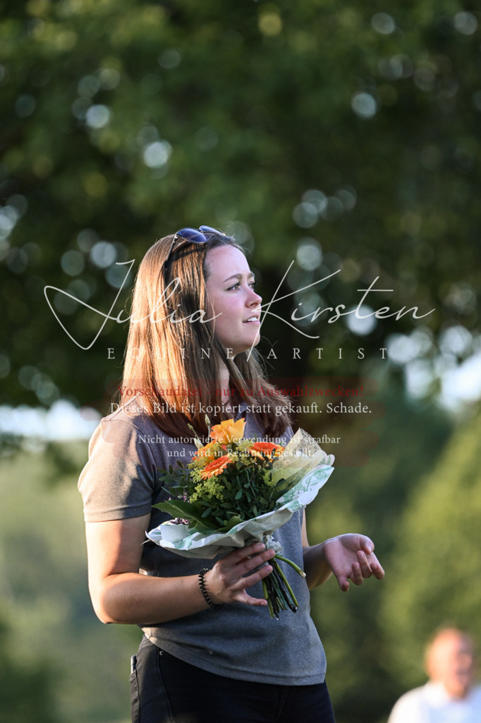 DSC_2005 | Pferde- und Turnierfotografie in Westsachsen. Pferdeportraits, Auftragszeichnungen und intuitive Kunst.