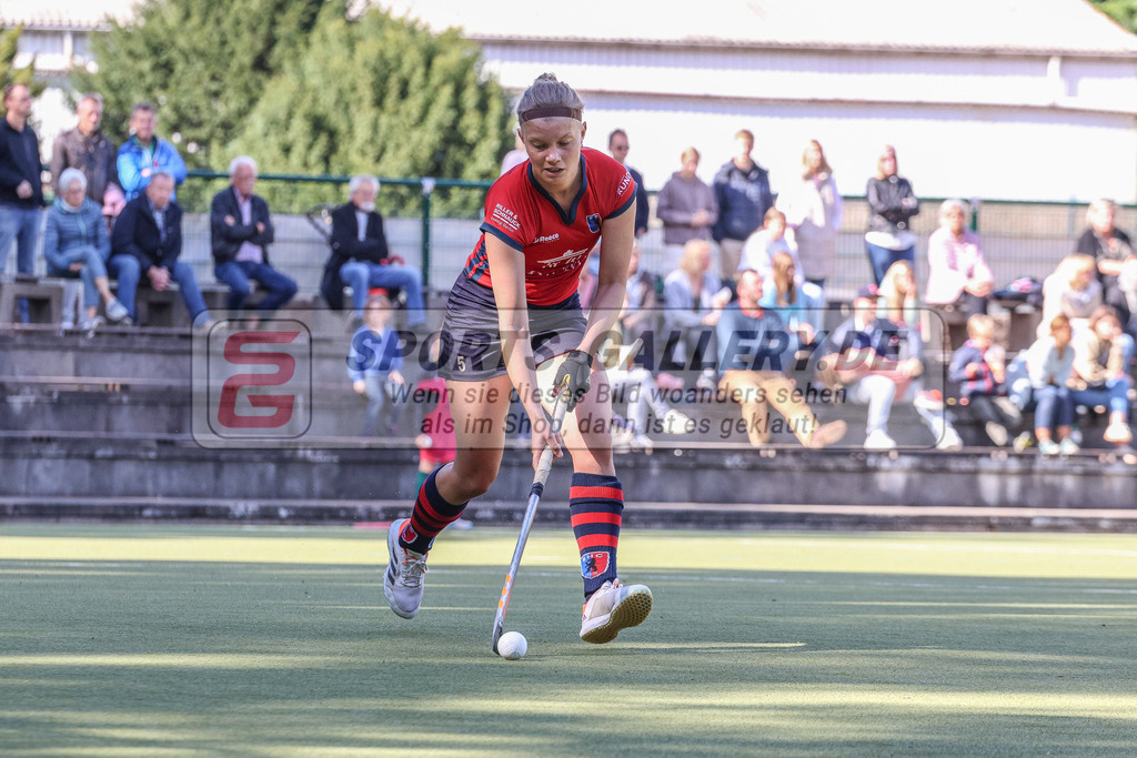 MJ_2022-09-25_HTCU-BHC-58 | Judith Bock (Berliner HC #5), Uhlenhorst Mülheim - Berliner HC am 25.9.2022 im Waldstadion, Mülheim a. d. Ruhr