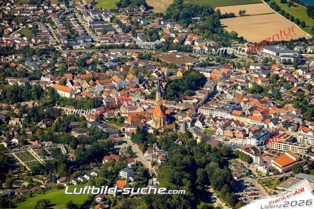 Das Luftbild zeigt : Stadtkern Dingolfing - Die Luftaufnahme wurde 2023 vom UL-Flugzeug aus erstellt ( keine Drohne ) - Hochauflösende Luftaufnahme - Für grossformatige Ausdrucke geeignet. Die Geschenkidee !Mit Lizenz und Bildrechte bestellbar