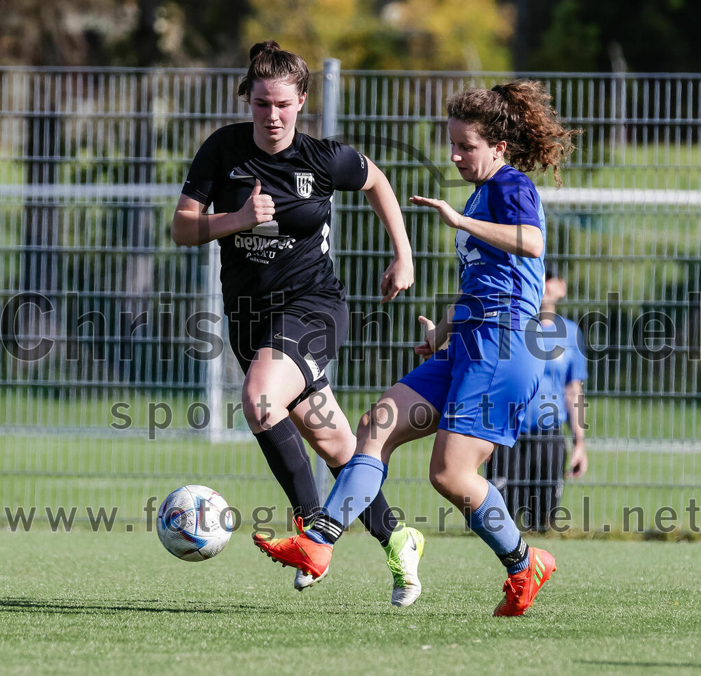 2023-10-21_080_FC_Langengeisling_gegen_TSV_Eching | Erding, Deutschland, 21.10.2023:
Fußball, Bezirksoberliga 2023 / 2024, 8. Spieltag, FC Langengeisling gegen TSV Eching, Endergebnis: 0:0

Paula Theis (TSV Eching, #10), Monika Bichlmaier (FC Langengeisling, #4)

Foto: Christian Riedel / fotografie-riedel.net