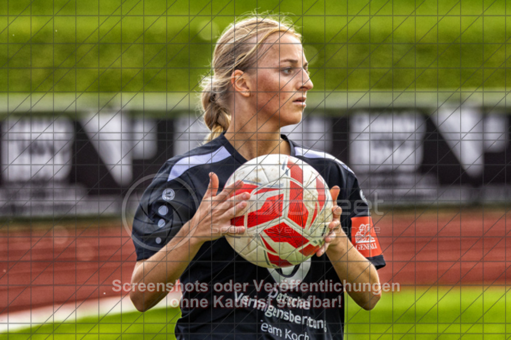 20250928_144040_0607-Bearbeitet | #,1.FC Donzdorf (schwarz) vs. TV Derendingen (rot), Fussball, Frauen-Verbandsliga Württemberg, 03. Spieltag, Saison 2025/2026, Rasenplatz Lautertal Stadion, Süßener Straße 16, 73072 Donzdorf, 28.09.2025 - 13:00 Uhr,Foto: PhotoPeet-Sportfotografie/Peter Harich