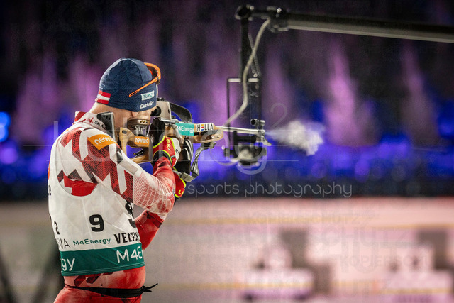 bett1.de WTC Biathlon auf Schalke, 28.12.2025 | David Komatz (Team Österreich) beim schießen bei der World Team Challenge (bett1.de WTC Biathlon auf Schalke) am 28.12.2025 in der Veltins-Arena in Gelsenkirchen (Deutschland). 