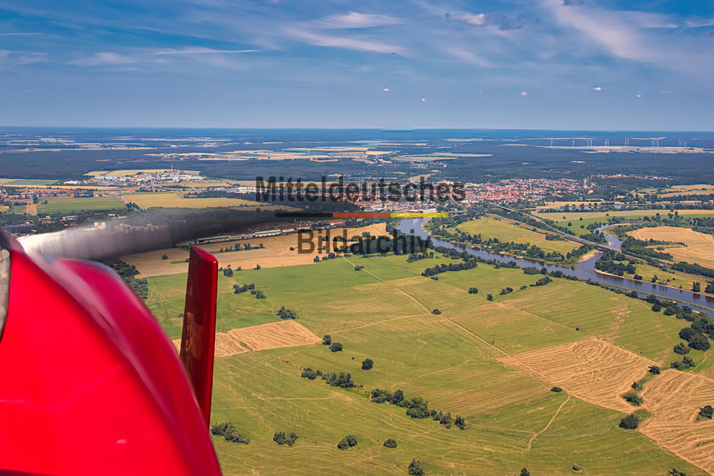 Roßlau_IMG_Wittenberg_8467 | Der Pilot in seinem Tragschrauber, auch Gyrokopter genannt - Realisiert mit Pictrs.com