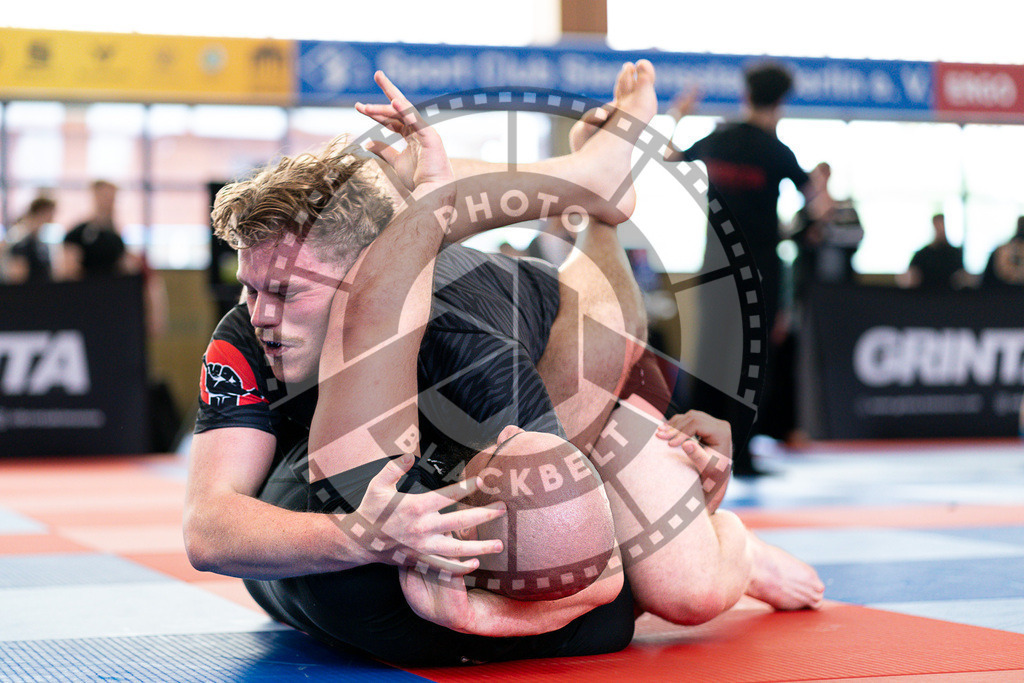 20250510PBB2364 | Athletes compete during the JJLG Berlin Open Jiu-Jitsu Championship on May 10, 2025 in Berlin, Germany. © Chiara Dazi / photoblackbelt