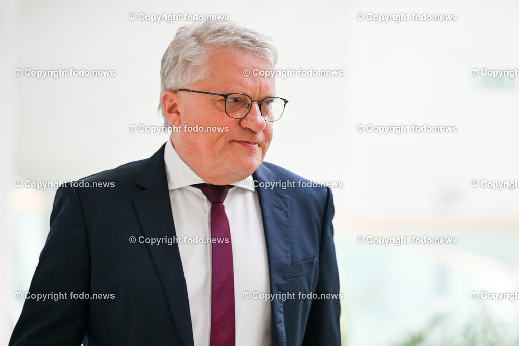 Pressekonferenz LIVA Aufsichtsratssitzung_ 15.04.2024-5 | 15.03.2024, Altes Rathaus Linz, AUT, Pressekonferenz LIVA Aufsichtsratssitzung, im Bild Klaus Luger (SP, Bgm. der Stadt Linz)