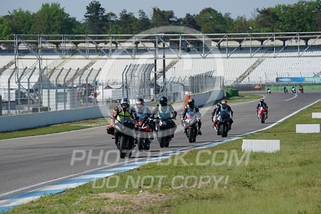 2022_05_09_PBK_12226 | Sportfotografie; SlowMotion; Video; Rennstrecke; Hafeneger; Speer; Racing; RSE; BMW; CBO; Trackday; Motorsportarena; Hockenheimring; Brno; Most; Barcelona; Valencia