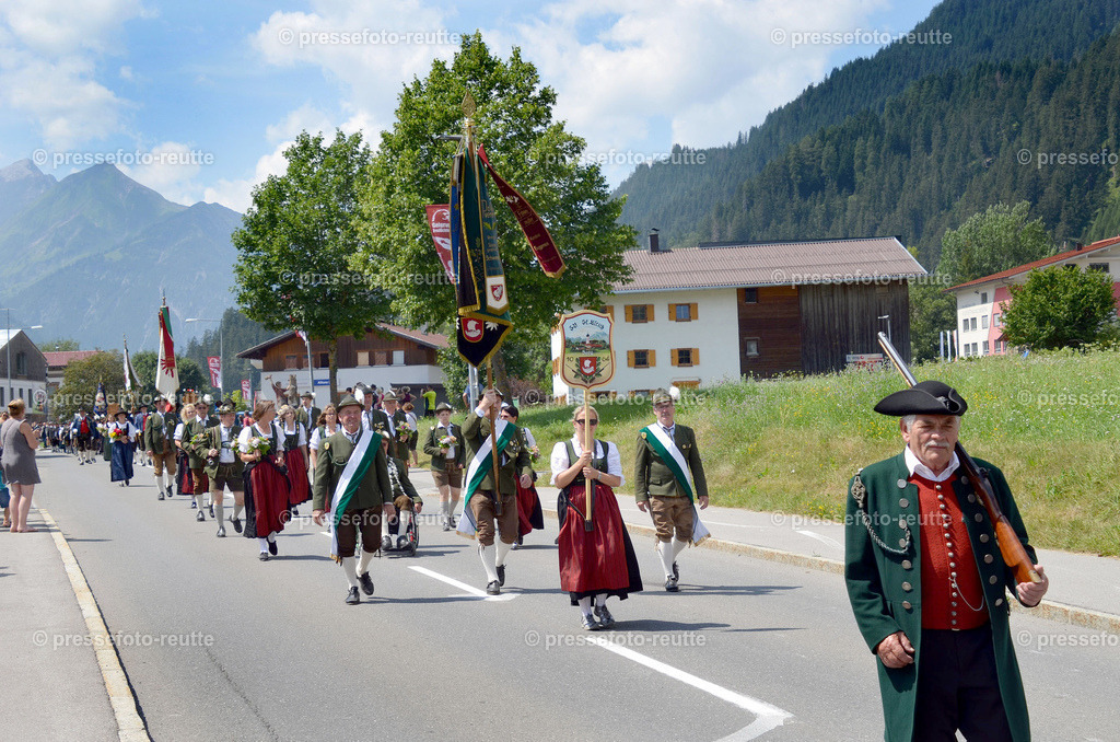 SEEG_ALLGAEU-news-2022-Juli24-Bezirksschuetzenfest-Elbigenalp-D51-DSC_1185 | Info aus dem Bezirk Reutte/Ausserfern Tirol sowie eine umfangreiche Bilddatenbank über die gesamte Region: Lechtal, Talkessel Reutte, Tannheimertal, Zwischentoren. Lech, Plansee, Zugspitze, Grenztunnel, B179, Fernpassstraße, Verkehr, Lawinen, Tradition, - Realisiert mit Pictrs.com
