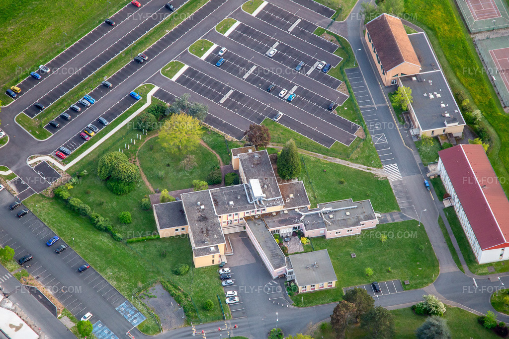 Aerial view: Robert-Pax Hospital in the district Zone Industrielle du Grand Bois in Saargemünd in the state Moselle, France. – Photo: IMG_140487.jpg taken on 04/30/2024 by Werner Riehm/FLY-FOTO.com – Resolution of the original: 5388 x 3592 px – WWW.DOCTOLIB.FR