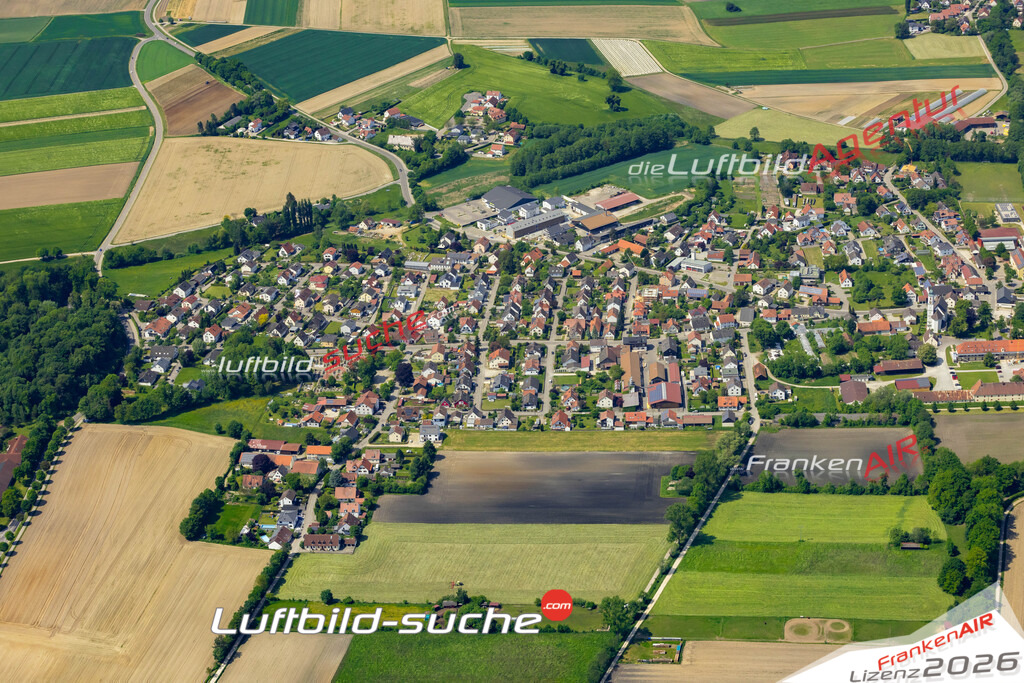 Das Luftbild zeigt Baugebiet Affing - Die Luftaufnahme wurde 2023 vom UL-Flugzeug aus erstellt ( keine Drohne ) - Hochauflösende Luftaufnahme - Für grossformatige Ausdrucke geeignet. Die Geschenkidee !Mit Lizenz und Bildrechte bestellbar