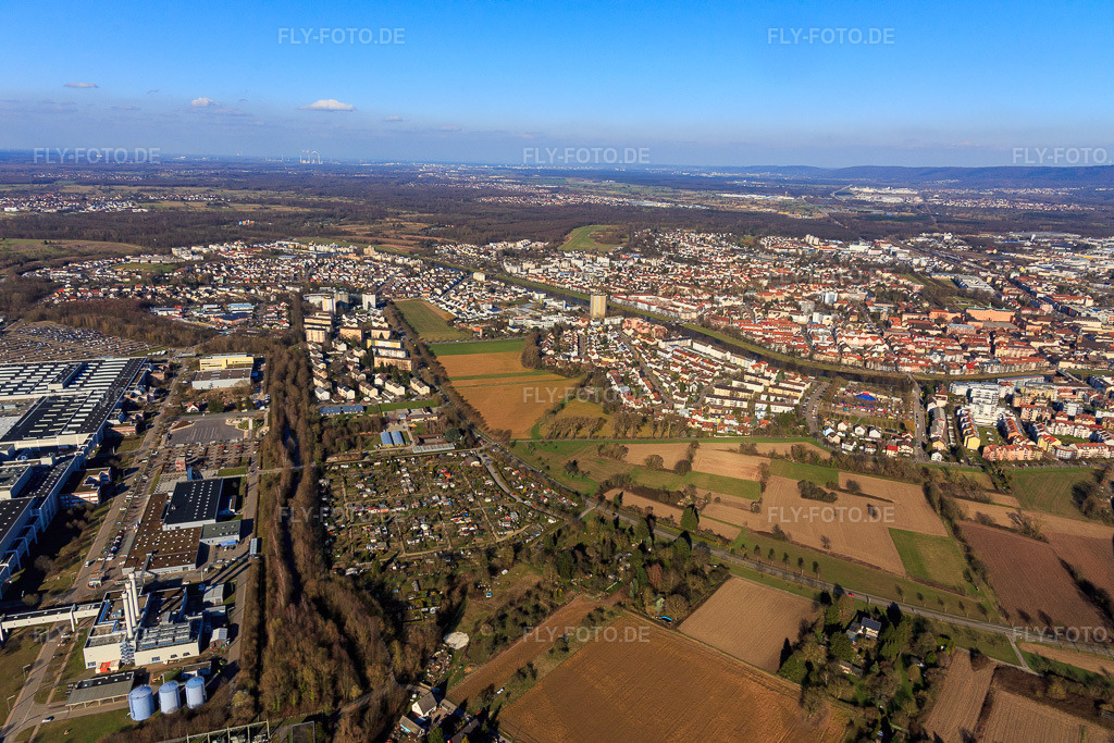Luftbild: Oberwaldstraße am Mercedes-Werk aus Süden in Rastatt im Bundesland Baden-Württemberg in Deutschland. Foto: IMG_104873.jpg vom 14.03.2018 durch Werner Riehm/FLY-FOTO.de