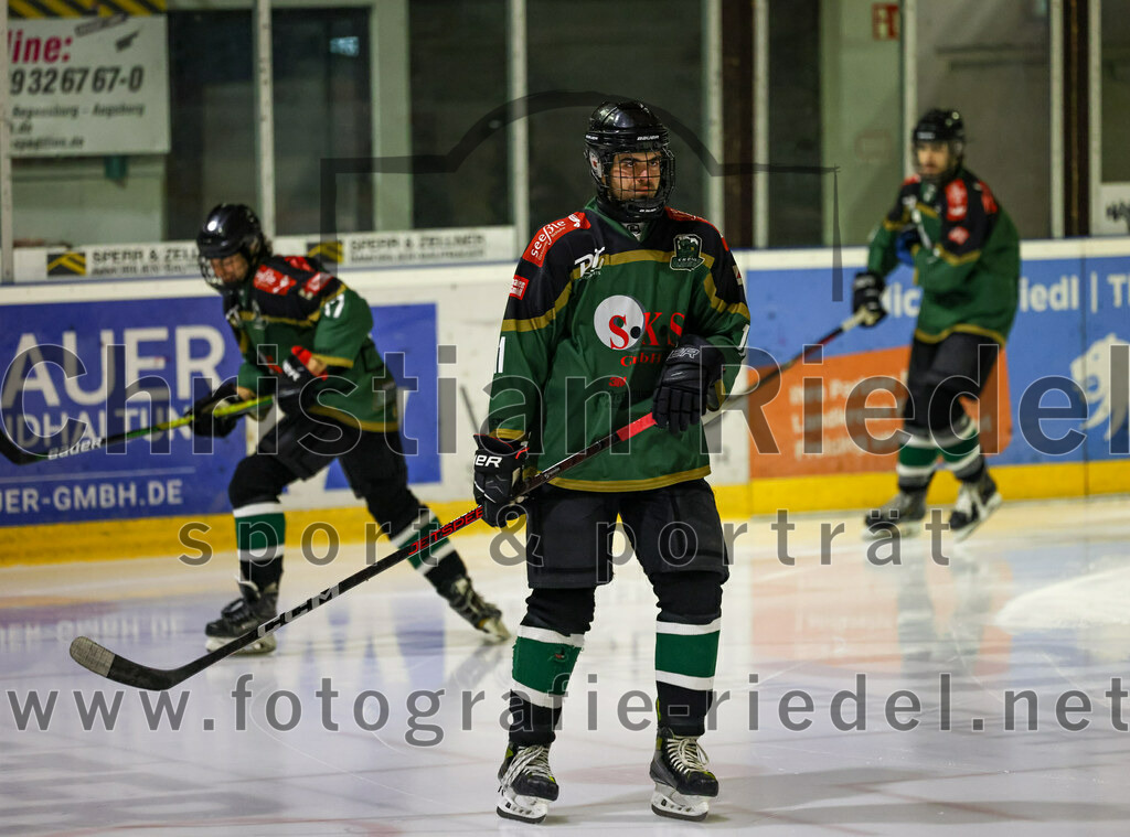 2022-11-26_002_TSV_Erding_gegen_ESC_Geretsried | Erding, Deutschland, 26.11.2022:
Eishockey, Bayernliga U20 2022 / 2023, xx. Spieltag, TSV Erding gegen ESC Geretsried, Endergebnis: 5:3

Bastian Scheidl (Erding Gladiators, #11)

Foto: Christian Riedel / fotografie-riedel.net