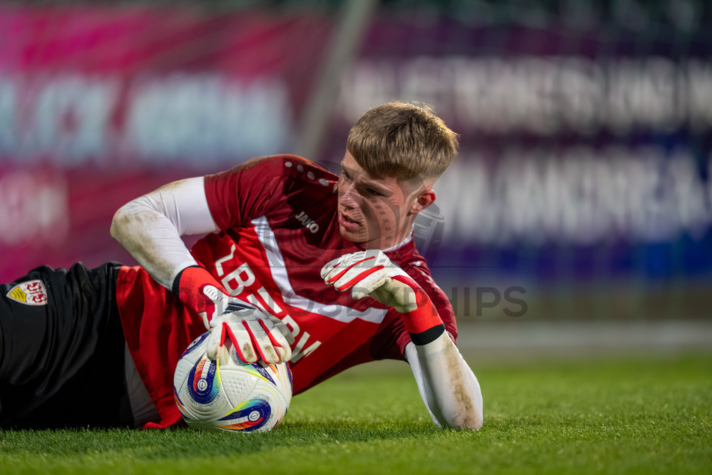 VfB Stuttgart II vs. FC Energie Cottbus, Fussball, 3.Liga, 27. Spieltag, Saison 2025/2026, 03.03.2026 | Florian Pascal Hellstern (VfB Stuttgart II, #01),VfB Stuttgart II vs. FC Energie Cottbus, Fussball, 3.Liga, 27. Spieltag, Saison 2025/2026, 03.03.2026Foto: photosbyphips/Philip Ziegler