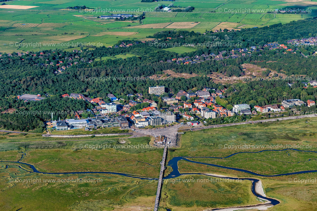 St.Peter-Ording_ELS_3619060822 | SANKT PETER-ORDING 06.08.2022 Erlebnisbad mit Wasserrutsche, Schwimmhalle und Freibad im Ortsteil Sankt Peter-Bad in Sankt Peter-Ording im Bundesland Schleswig-Holstein. // Experience bath with water children's slide, swimming hall and outdoor swimming pool in the district Saint Peter's bath in Saint Peter-Ording in the federal state Schleswig-Holstein. Foto: Martin Elsen