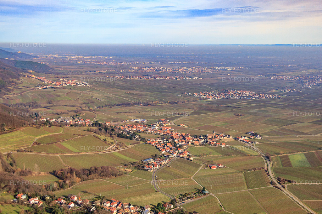 Luftbild: Winzerdorfansicht im Winter aus Südwesten in Burrweiler im Bundesland Rheinland-Pfalz in Deutschland. Foto: IMG_61629.jpg vom 18.01.2014 durch Werner Riehm/FLY-FOTO.de