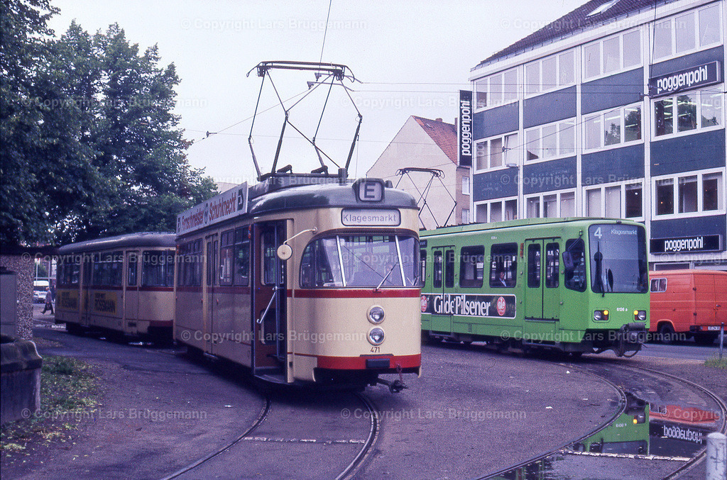 Die Straßenbahn in Hannover am Klagesmarkt | Üstra 471 und 6136
Hannover Klagesmarkt
24.06.1987
Dia 2667 (ausgerahmt)
FP10, BST 630 - Realisiert mit Pictrs.com