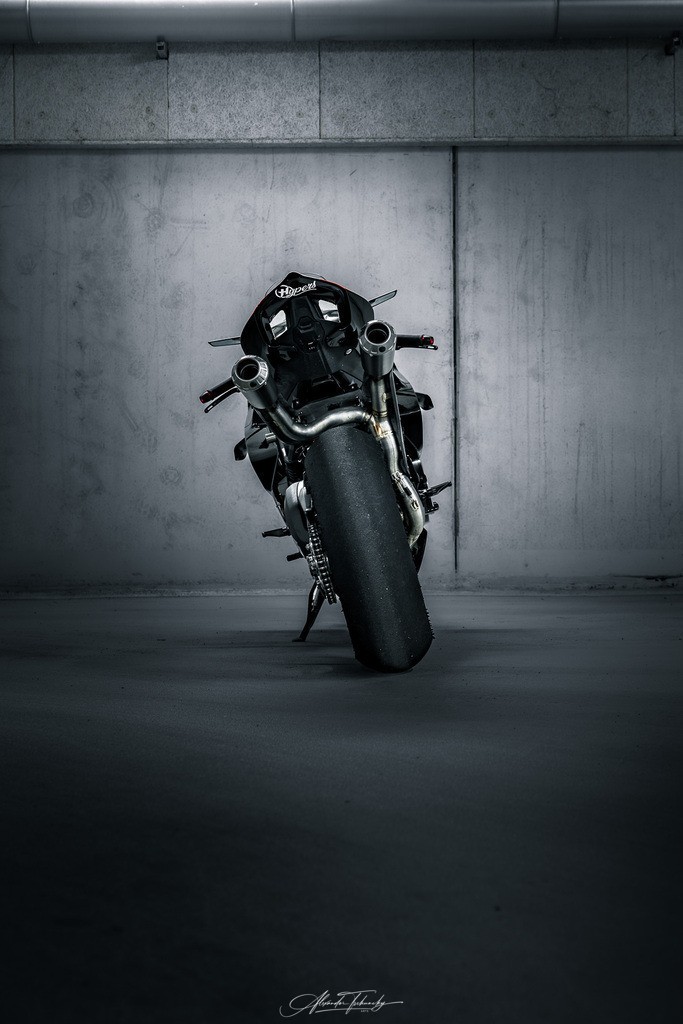 Ducati Panigale V4S | Entdecken Sie die faszinierende Welt von Alexander Tschuncky Arts: Kreative Fotografie, atemberaubende Automobilkunst und hochwertiger Bilderdruck. Lassen Sie sich inspirieren! - Realisiert mit Pictrs.com
