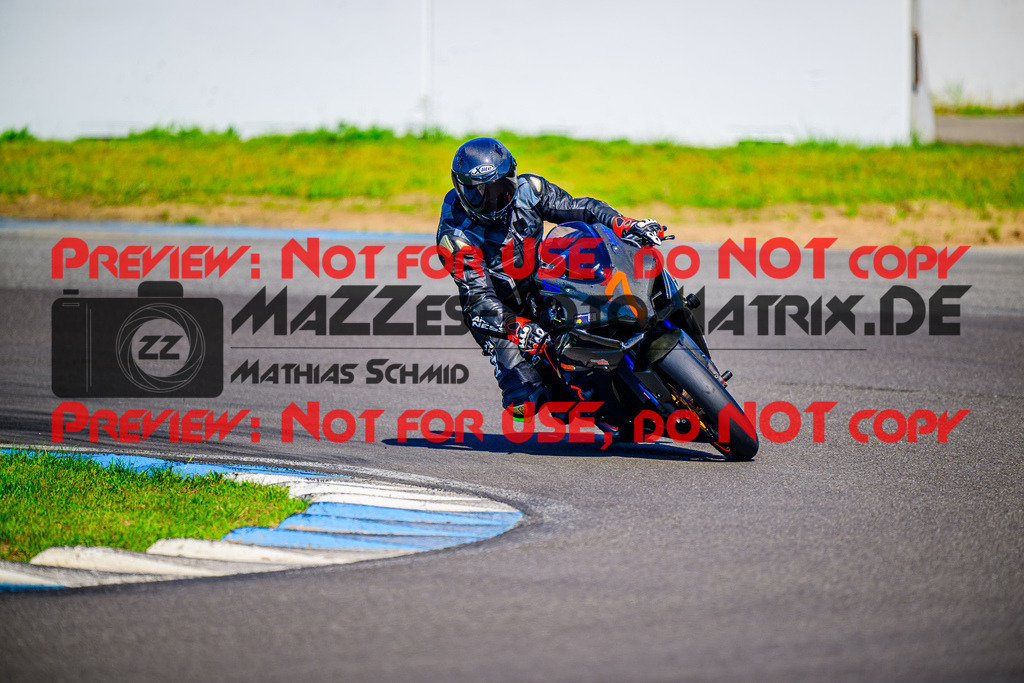 MaZZes_FotoMatrix_240520_6021986_7619 | WEISS