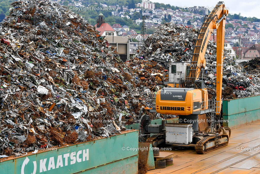 Deutschland_ Baden-Wuerttemberg_ Plochingen_ 03.08.2025-9 | 03.08.2025, Deutschland, GER, Baden-Wuerttemberg, Plochingen, im Bild Themenbild, Schrottplatz, Kaatsch, Schrott, Metall, Altmetall, Recycling, Entsorgung, Liebherr, Schredderanlage, Schrottpresse, Rohstoffgewinnung, Restwert, Werkstoffkreislauf, Kupfer, Aluminium, Eisen, Feature, Symbolbild