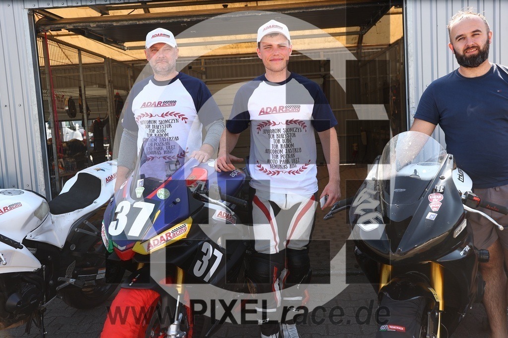 teams-20240905_04816 | Schöne Erinnerungen an spannende Momente - das festzuhalten ist unser Job. PIXELrace.de ist seit 2003 auf den Rennstrecken Europas unterwegs um die Action draußen beim Fahren und die wunderbare Stimmung imm Fahrerlager für euch einzufangen.