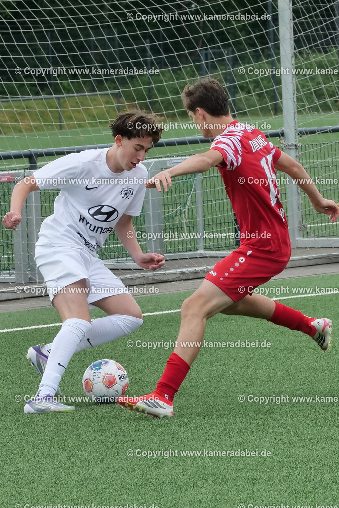 Fußball : C-Junioren : Aufstieg Regionalliga West : SUS 09 Dinslaken - Vfb 03 Hilden am 04.06.2026 in Dinslaken | Fußball : C-Junioren : Aufstieg Regionalliga West : SUS 09 Dinslaken (rotr Trikots)- Vfb 03 Hilden (weiße Trikots) am 04.06.2026 in Dinslaken - Realisiert mit Pictrs.com