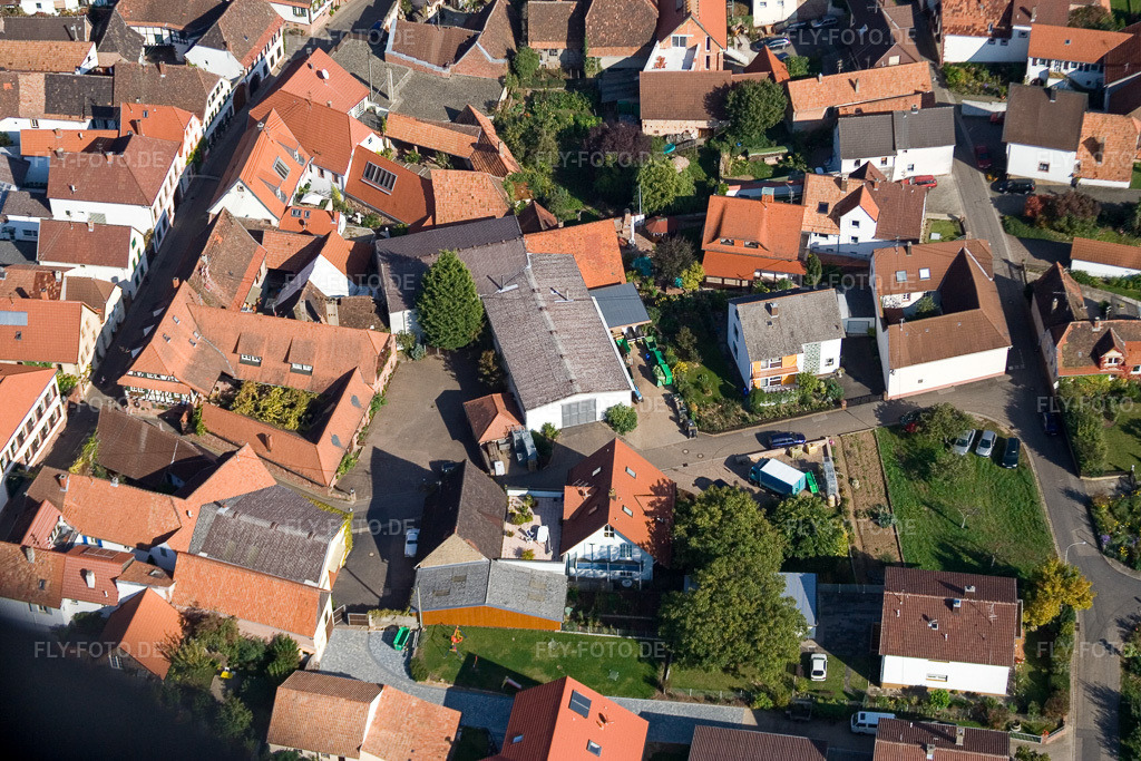 Luftbild: Weingut Ökonomierat Kleinmann in Birkweiler im Bundesland Rheinland-Pfalz in Deutschland. Foto: IMG_8389.jpg vom 06.10.2007 durch Werner Riehm/FLY-FOTO.de