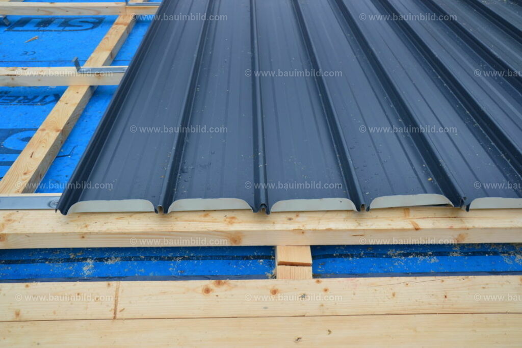 bib-lg11-spenglerarbeiten-0116 | Nach LV-Leistungsgruppen sortierte Detailfotos über den Bau eines Hauses. Alle Hausbau-Bilder direkt vom Urheber und Autor der Website Haus-Selber-Bauen.com