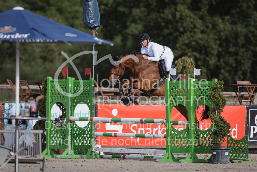 240629_LüPfSpTa_Stil-A-509 | Deine schönsten Turniermomente als professionelle Fotos! Entdecke hochwertige Pferdesport-Fotografie im Online-Shop. Jetzt Fotos finden & bestellen!