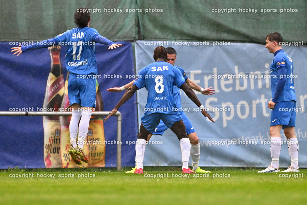 SAK vs. KAC 1909 | Jubel SAK Mannschaft, #8 Issa Diakite SAK, #7 Hrvoje Jakovljevic SAK, #17 Jan Sasa Ogris-Martic SAK, #9 Izidor Erazem Kamsek, SAK vs. KAC 1909, SAK vs. KAC 1909 am 17.04.2025 in Klagenfurt (Sportpark Welzenegg), Austria, (Photo by Bernd Stefan)