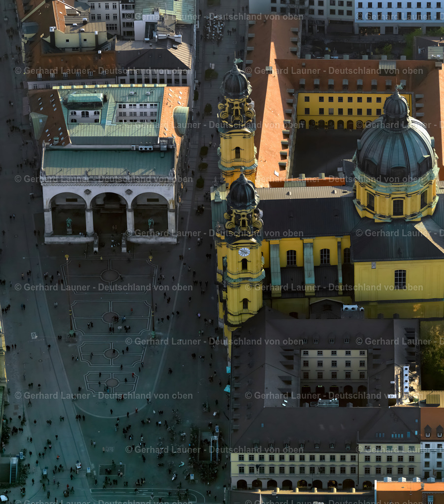 3198778 | Feldherrnhalle, Odeonsplatz, Theatinerkirche, München
