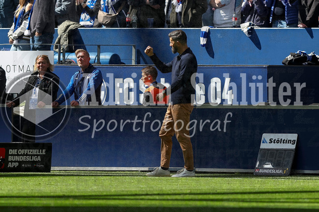 19.04.2026, GER, Fussball, Herren, 2. BL, Saison 2025/2026, FC Schalke 04 - Preußen Münster | Trainer Miron Muslic (S04) jubelt nach dem Treffer zum 1:0