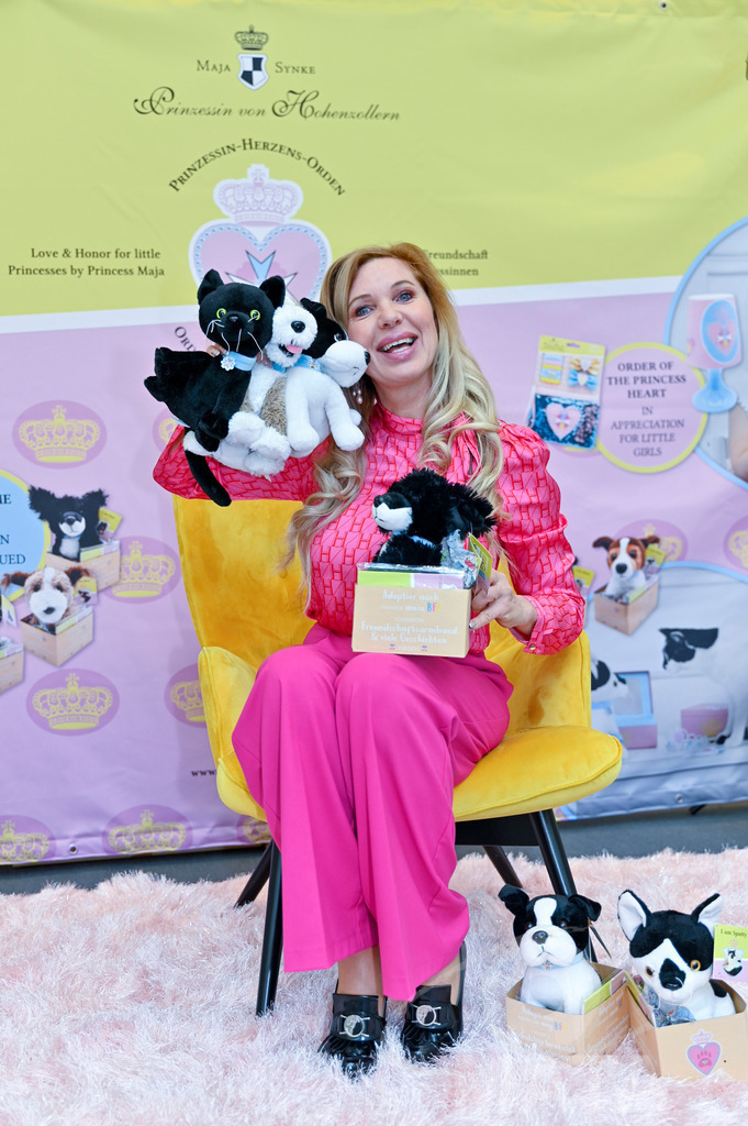 _DWA6900 | Maja Prinzessin von Hohenzollern bei der Presse-Preview der Nürnberger Spielwarenmesse 2023 auf dem Messegelände. Nürnberg, 31.01.2023 - Realisiert mit Pictrs.com