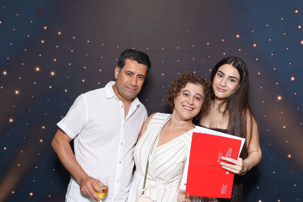 ZD260628112736-38 | Fotoshop von zweidimensional Fotografie. Ihr Fotograf im Aargau. Abzüge von Ihrem Fotobox Event bestellen.Abzüge von Ihrem Hochzeit bestellen.Abzüge von Ihrem Schulfotograf bestellen.