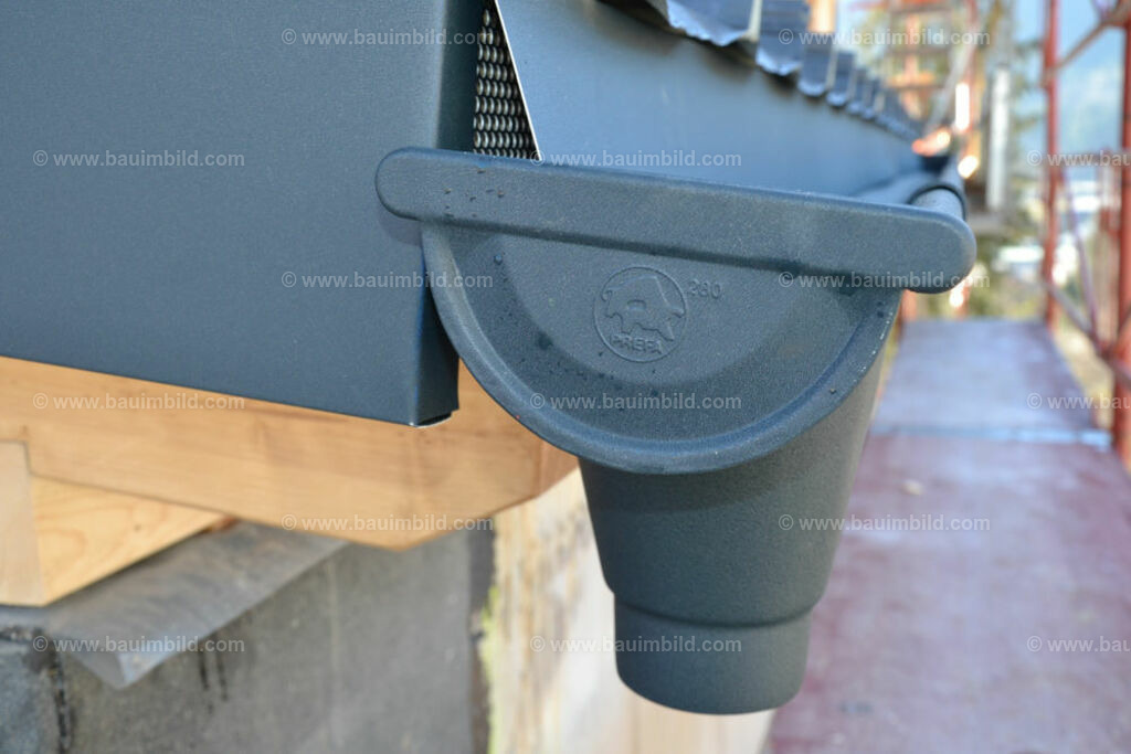 bib-lg11-spenglerarbeiten-0183 | Nach LV-Leistungsgruppen sortierte Detailfotos über den Bau eines Hauses. Alle Hausbau-Bilder direkt vom Urheber und Autor der Website Haus-Selber-Bauen.com