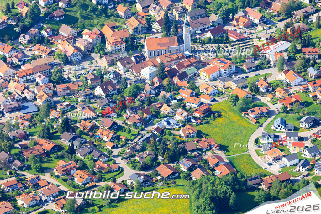 Die Luftaufnahme der Stadt Scheidegg wurde vom UL-Flugzeug heraus erstellt ( keine Drohne )- hohe Auflösung für beste Qualität