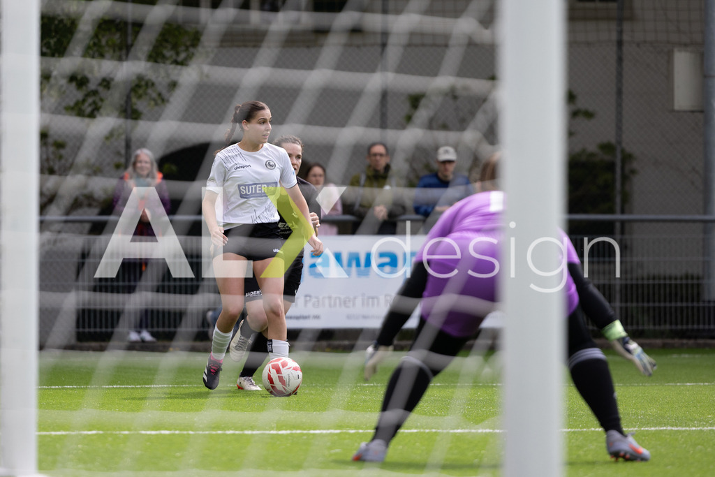Fußball I Frauen I Saison 2025-2026 I Frauen 3. Liga | FVRZ Gruppe 2 | 18. Spieltag I Spielvereinigung Schaffhausen Damen 1 - Team Furttal Zürich I 17.05.2026 | Hochwertige Sportfotos kaufen & lizenzieren für Medien, Vereine, Agenturen & Sportler:innen. Entdecke professionelle Sportfotografie im Bildshop von Alexander Franzen. - Realisiert mit Pictrs.com