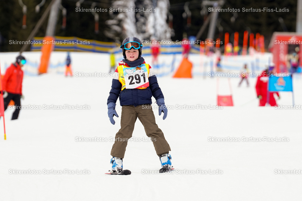 SRF_02.01.2026_0429 | Skirennfotos,Serfaus,Fiss,Ladis,Kinderskirennen,Winter,Tirol,Oberland,skirace,SFL,feelfree,weil wir's genießen,ski,Ski,skifahren,Sonnenplateau, - Realisiert mit Pictrs.com